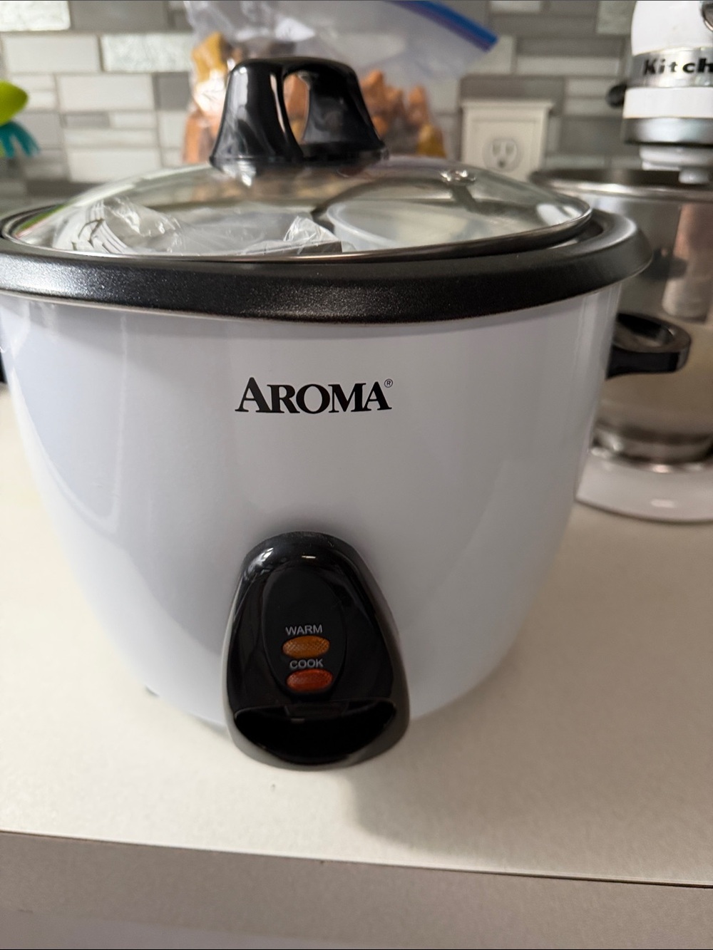 Aroma White Rice Cooker with Black Trim and Glass Lid